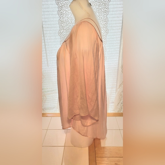 Vince Camuto pink cold shoulder top size L - Picture 3 of 5